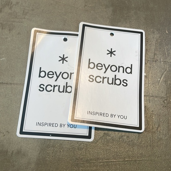 Scrubs and Beyond Scrub set in Navy - Picture 10 of 10